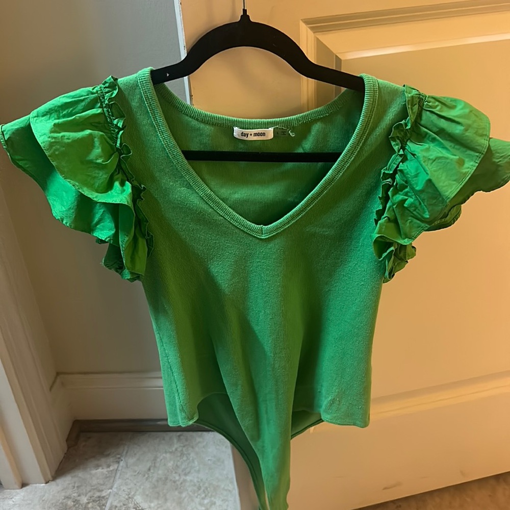 GREEN BODY SUIT! Super cute💚